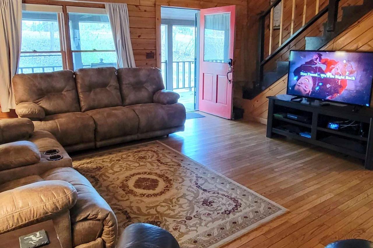 Rustic With Screened Deck 8 Mi To Dollywood Holiday home Sevierville
