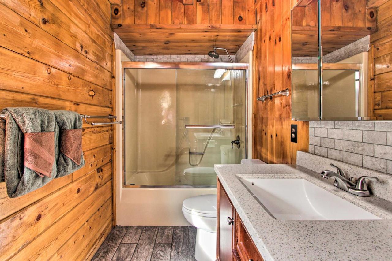Holiday home Rustic With Screened Deck 8 Mi To Dollywood *