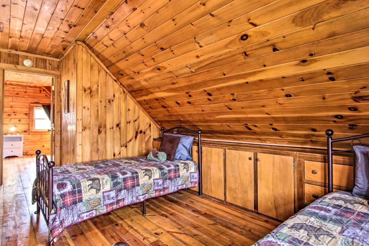 Holiday home Rustic With Screened Deck 8 Mi To Dollywood